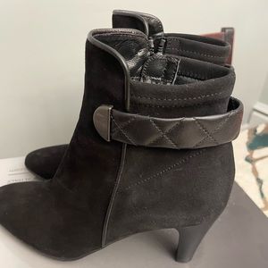 Black stunning pair of healed boots